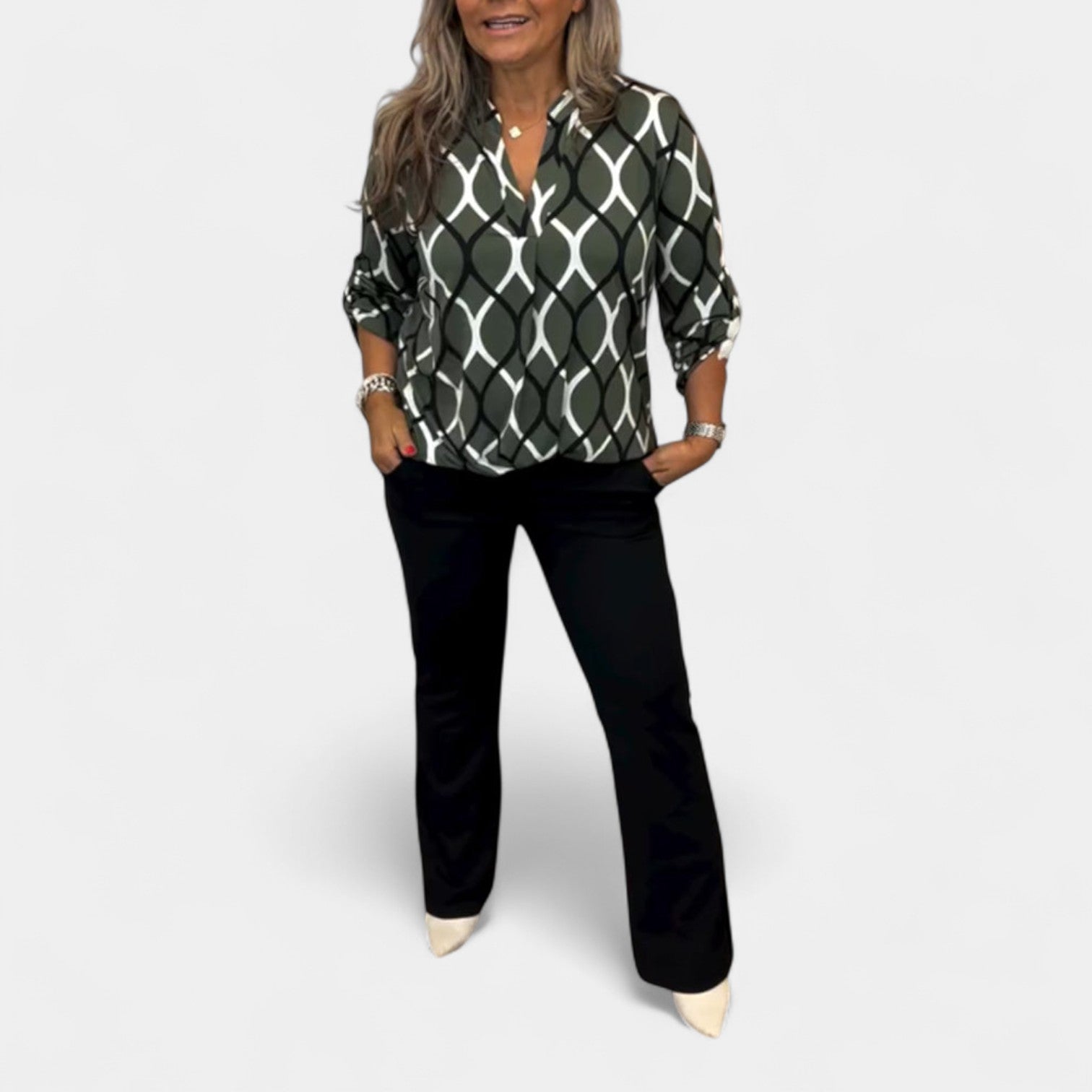 Petra – Halenka s grafickým vzorem