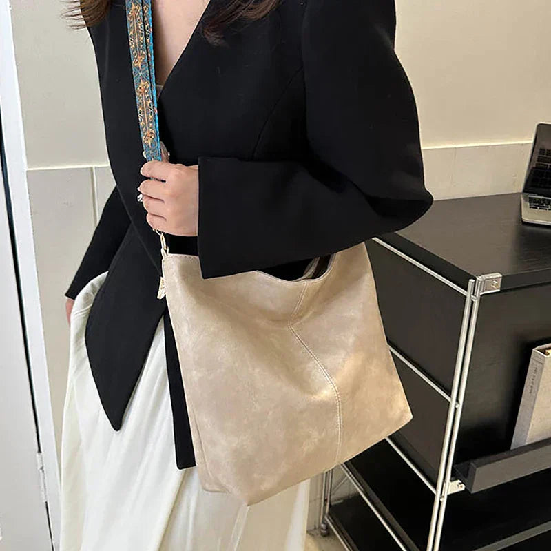 Anna | Klasická kabelka přes rameno s nastavitelným vzorovaným popruhem